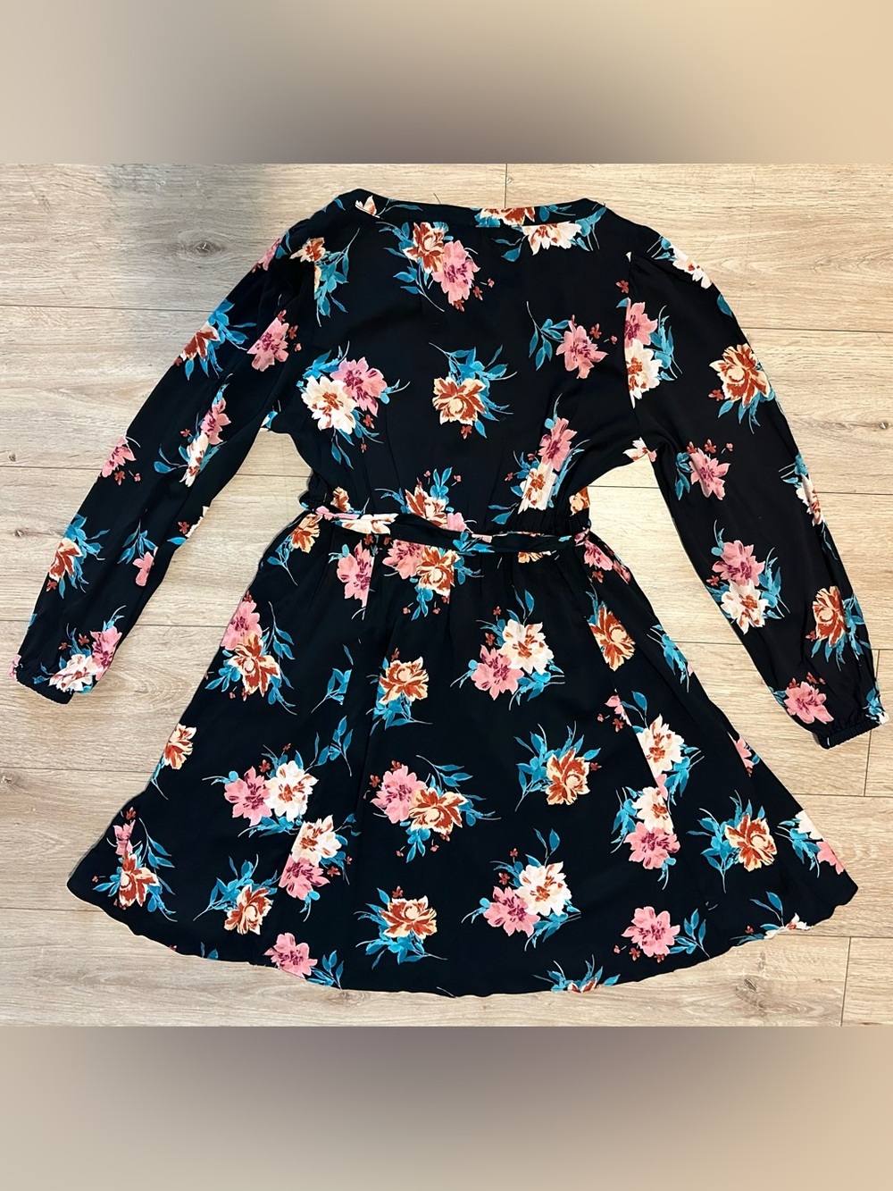 Torrid - Mini Stretch Challis A-Line Mini Black Floral V-neck Dress Sz 00 -M/L - Picture 2 of 4